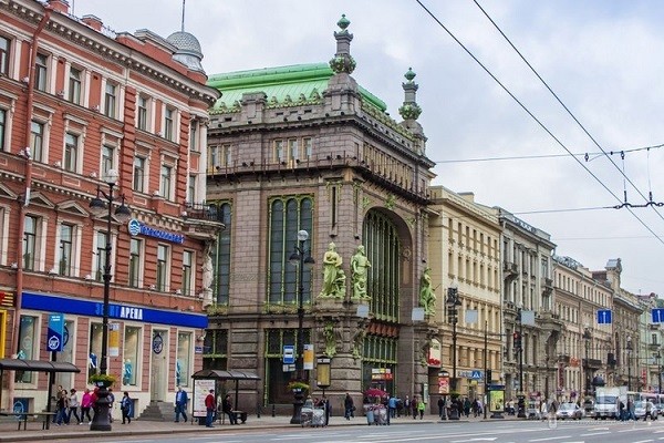Локдаун не приведет к хаотичному изменению ставок аренды в стрит-ритейле Санкт-Петербурга
