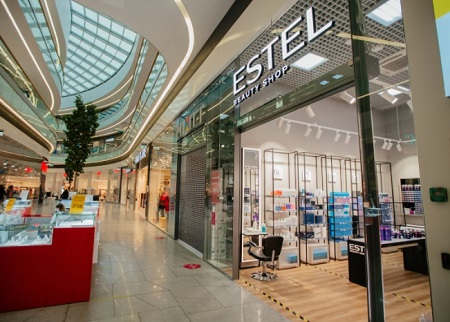 В ТРЦ «Охта молл» открылся первый в России магазин ESTEL