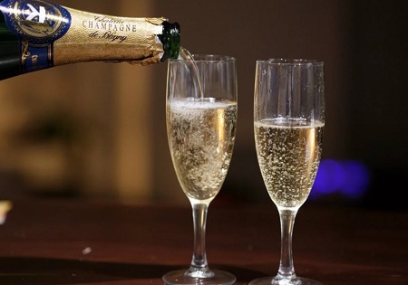 Продажи шампанского перед Новым годом снизились на 38%