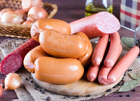 Производители просят поднять закупочные цены на колбасу и сосиски на 10-15%