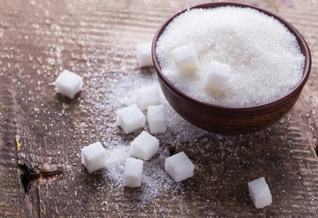 Торговые сети Петербурга столкнулись с дефицитом сахара