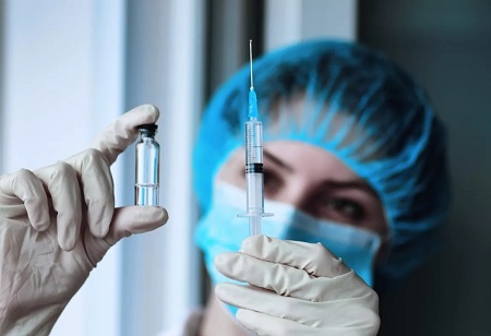 В Москве начинается запись на вакцинацию для работников торговли и сферы услуг